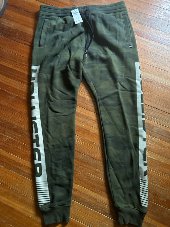 Hollister Other - Hollister Olive Green  Joggers
SIZE: LAGRE
BRAND NEW WITH TAGS